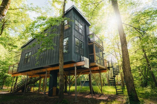 Treehouse 1 - Treehouses at Starved Rock