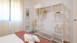 Bügeleisen/Bügelbrett, Reisekinderbett, WLAN