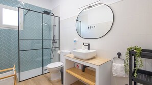 Shower - El Moral Prado del Rey by Ruralidays (Cádiz)