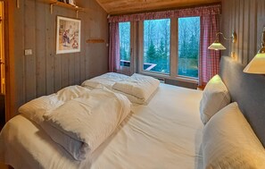 4 soverom og reiseseng for barn