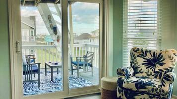 Smart TV, fireplace, offices