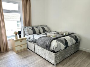 4 chambres, fer et planche à repasser, accès Internet, draps fournis