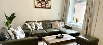 The Regent Retreat - Modern 4-Bedroom Home