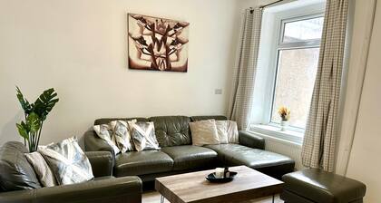 The Regent Retreat - Modern 4-Bedroom Home