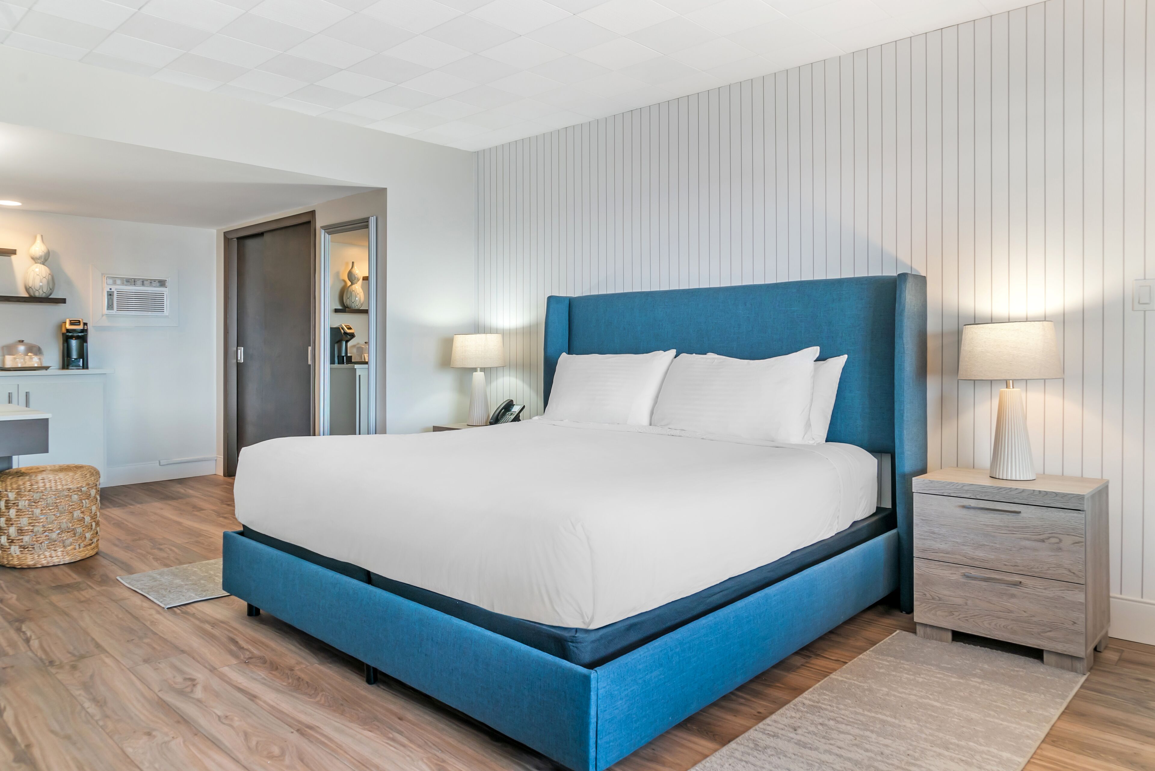 Standard Room, 1 King Bed, River View | Iron/ironing board, free WiFi