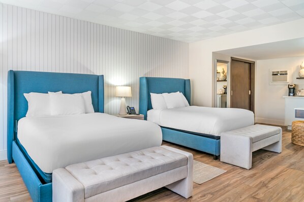 Standard Room, 2 Double Beds, River View | Iron/ironing board, free WiFi - Blue Water Inn (St. Clair)