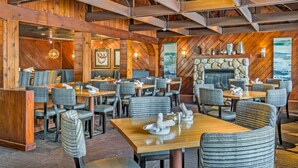 Unclassified image, 4 of 10, button - Blue Water Inn (St. Clair)