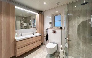 Shower - Nice home in Lindesnes with sauna (Lindesnes)