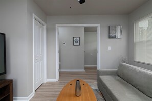 Smart TV - Relaxing ATL Getaway • Modern, Clean & Near City Events, Stadiums, & Attractions (Atlanta)