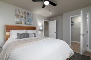 2 makuuhuonetta, silitysrauta/-lauta, ilmainen Wi-Fi, vuodevaatteet