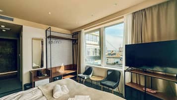 Quarto casal ou duplo superior, vista para a cidade | Cofres nos quartos, quartos à prova de som