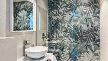 客房内保险箱、隔音、熨斗/熨衣板、免费 WiFi