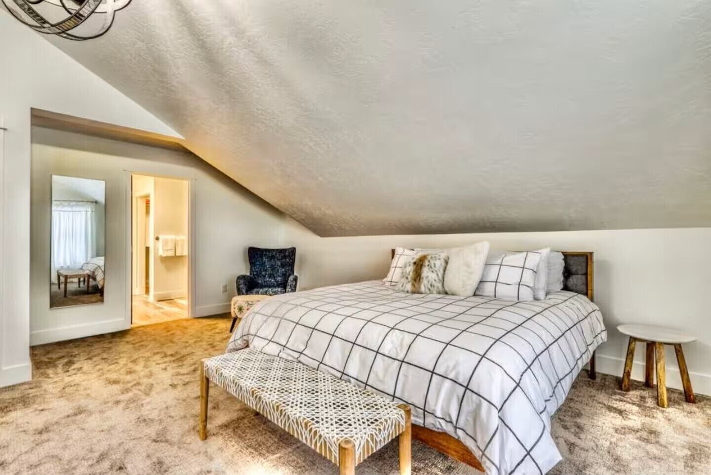 Silitysrauta/-lauta, Wi-Fi, vuodevaatteet