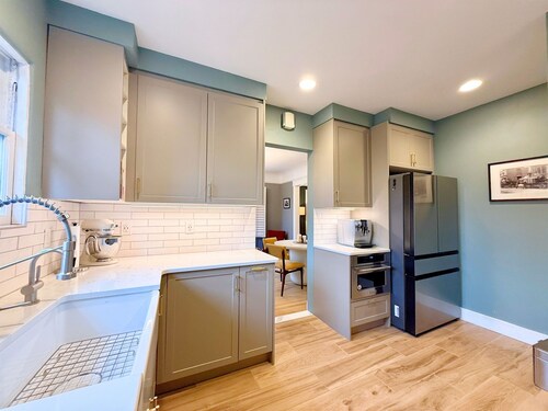 Executive World Cup Base | Reserved Parking | Full Kitchen | Top Floor Privacy