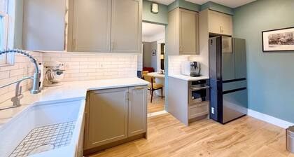 Executive World Cup Base | Reserved Parking | Full Kitchen | Top Floor Privacy