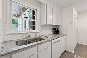 Fridge, microwave, oven, stovetop - Near USC & Downtown • Fire Pit • Dog Friendly (Columbia)