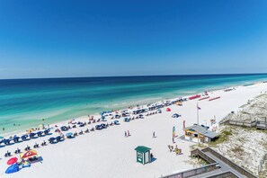 Beach nearby, sun-loungers, beach towels - Sandbarr - Bayfront home with a Golf Cart! (Miramar Beach)