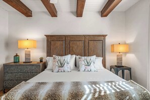 2 bedrooms, iron/ironing board, WiFi, bed sheets - Walk to the Plaza, Southwest Chic, Outdoor Kiva (Santa Fe)