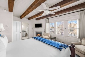 2 bedrooms, iron/ironing board, WiFi, bed sheets - Walk to the Plaza, Southwest Chic, Outdoor Kiva (Santa Fe)
