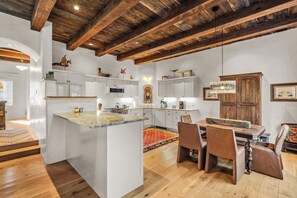 Fridge, microwave, oven, stovetop - Walk to the Plaza, Southwest Chic, Outdoor Kiva (Santa Fe)