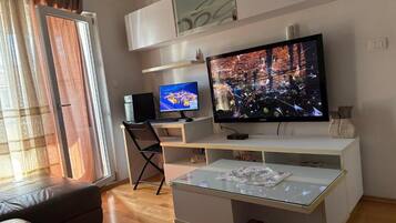 Comfort Apartment, Courtyard View | Living area