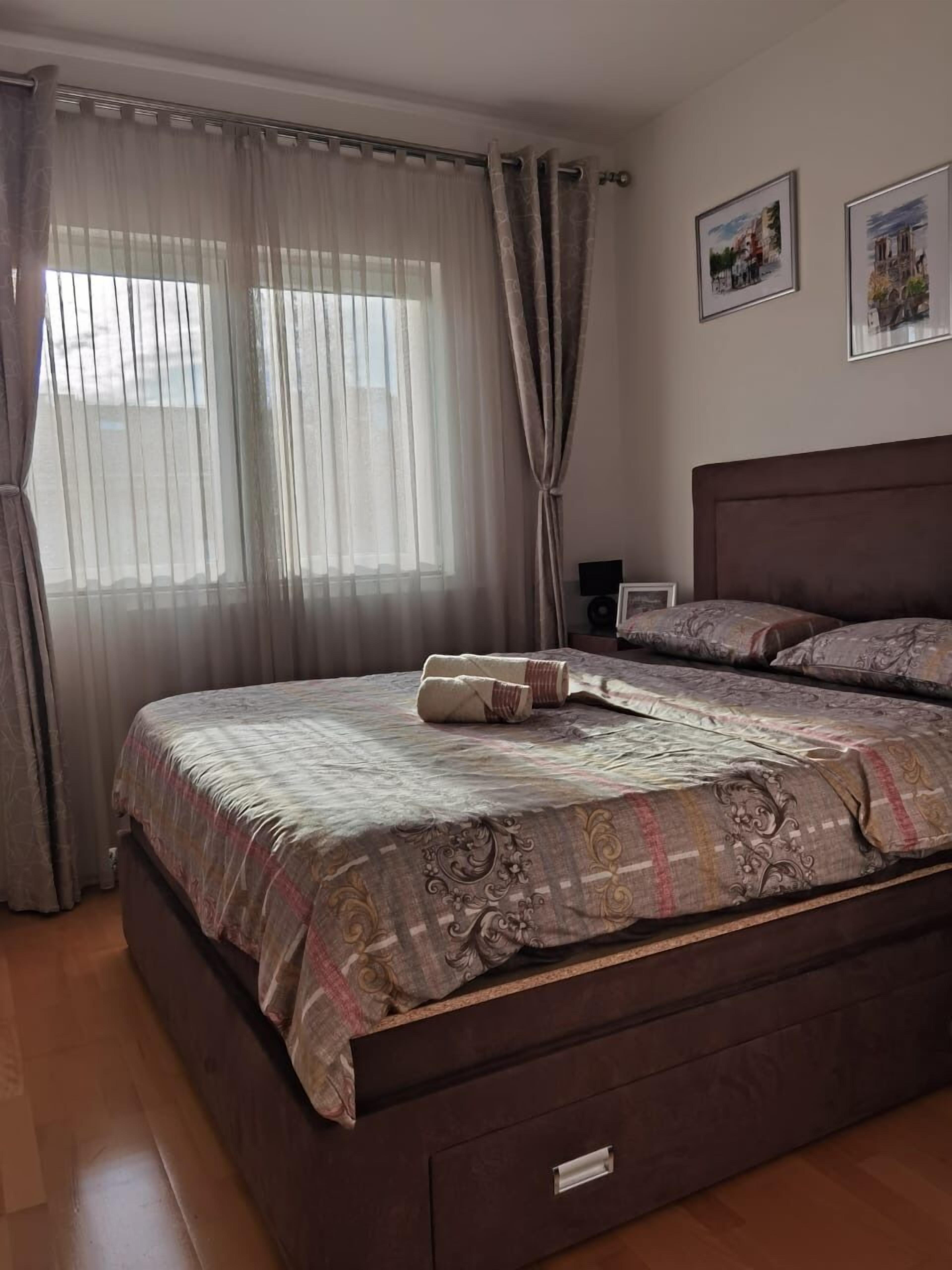 Blackout curtains, iron/ironing board, free WiFi