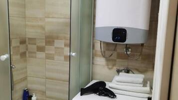 Comfort Apartment, Courtyard View | Bathroom
