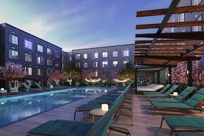 Una piscina al aire libre de temporada, cabañas de piscina gratuitas