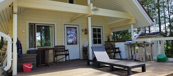 Little lakeside cabin