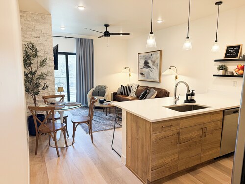 Skier's dream! NEW 2-bed condo for ski days at Keystone, Breckenridge or Copper!