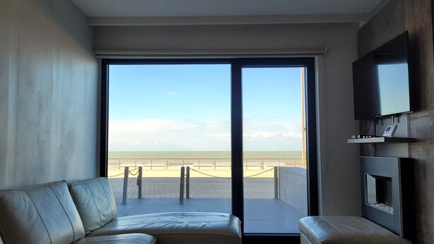 Living room - Seafront Apartment With Terrace on Zeedijk (Middelkerke)