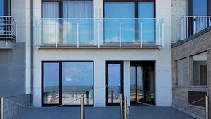 Exterior - Seafront Apartment With Terrace on Zeedijk (Middelkerke)