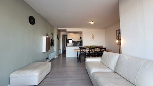 Living room - Seafront Apartment With Terrace on Zeedijk (Middelkerke)