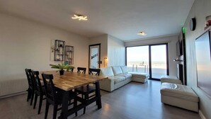 Living room - Seafront Apartment With Terrace on Zeedijk (Middelkerke)