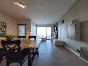 Apartment | Dining - Seafront Apartment With Terrace on Zeedijk (Middelkerke)