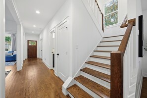 Interior - Hot Tub, Fire Pit, Office+Monitors, Walk2Beltline (Atlanta)