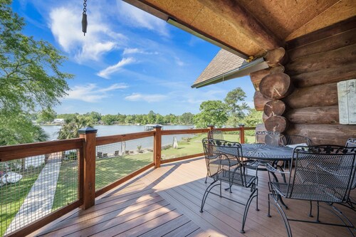 The Hemlock Lodge, Luxury Lakeside Log Cabin Estate.  Hot tub, Dock, Boat Lift!