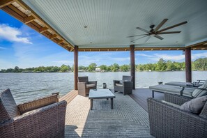 Terrace/patio - The Hemlock Lodge, Luxury Lakeside Log Cabin Estate. Hot tub, Dock, Boat Lift! (Manning)