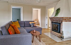 Fireplace - 2 bedroom lovely home in Höör (Höör)