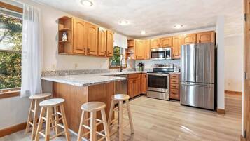 House, Multiple Beds, Balcony, Partial Ocean View (Nubble View) | Private kitchen