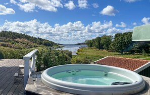 Outdoor spa tub - 5 bedroom cozy home in Onsala (Onsala)