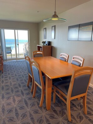 Dining - Ocean Front-2 bedroom condo in charming Depoe Bay with rec room, pool & gym (Depoe Bay)