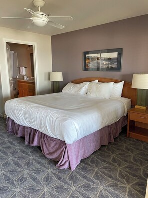 2 bedrooms, iron/ironing board, WiFi, bed sheets - Ocean Front-2 bedroom condo in charming Depoe Bay with rec room, pool & gym (Depoe Bay)
