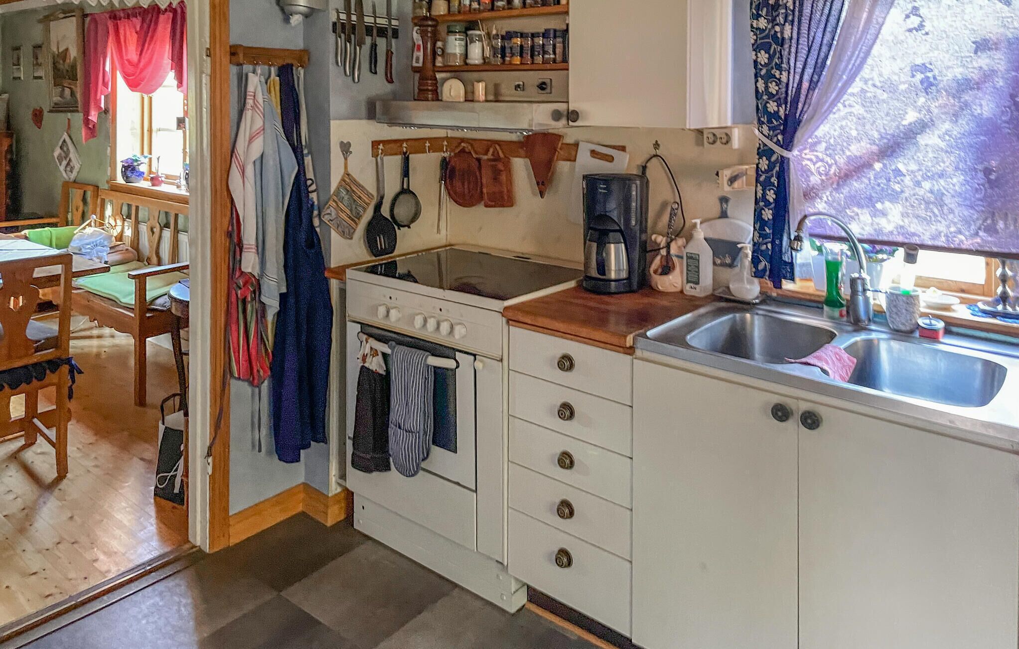 Fridge, oven, stovetop, cookware/dishes/utensils