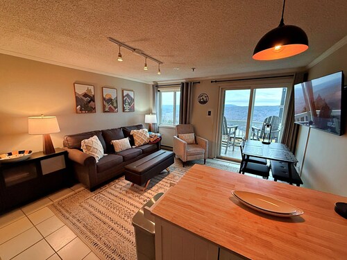 154 Mountain Lodge-Ski in/Ski out, 1 bed. Updated, king bed and ideal location!