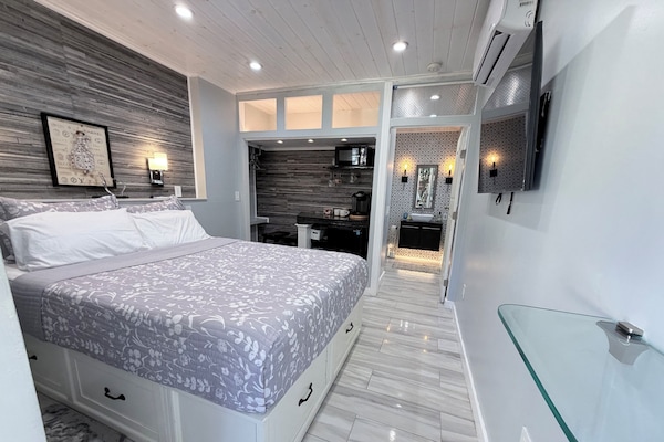 WiFi, bed sheets