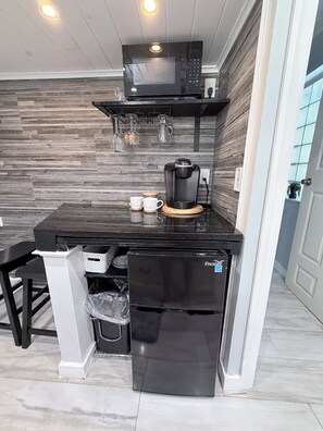 Private kitchen - Garden Studio • Historic Northwood Near Downtown (West Palm Beach)