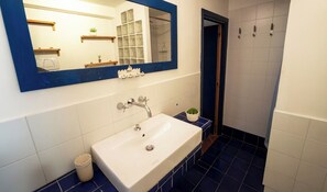 Dusche, Haartrockner, Bidet, Handtücher