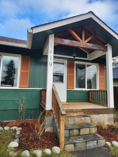 Cozy 2-bedroom house in Port Angeles perfect for your getaway