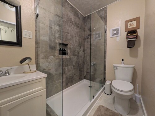 Cozy 2-bedroom house in Port Angeles perfect for your getaway